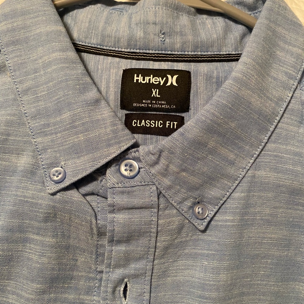 Hurley NWT short sleeve button down shirt. Lightweight cotton.